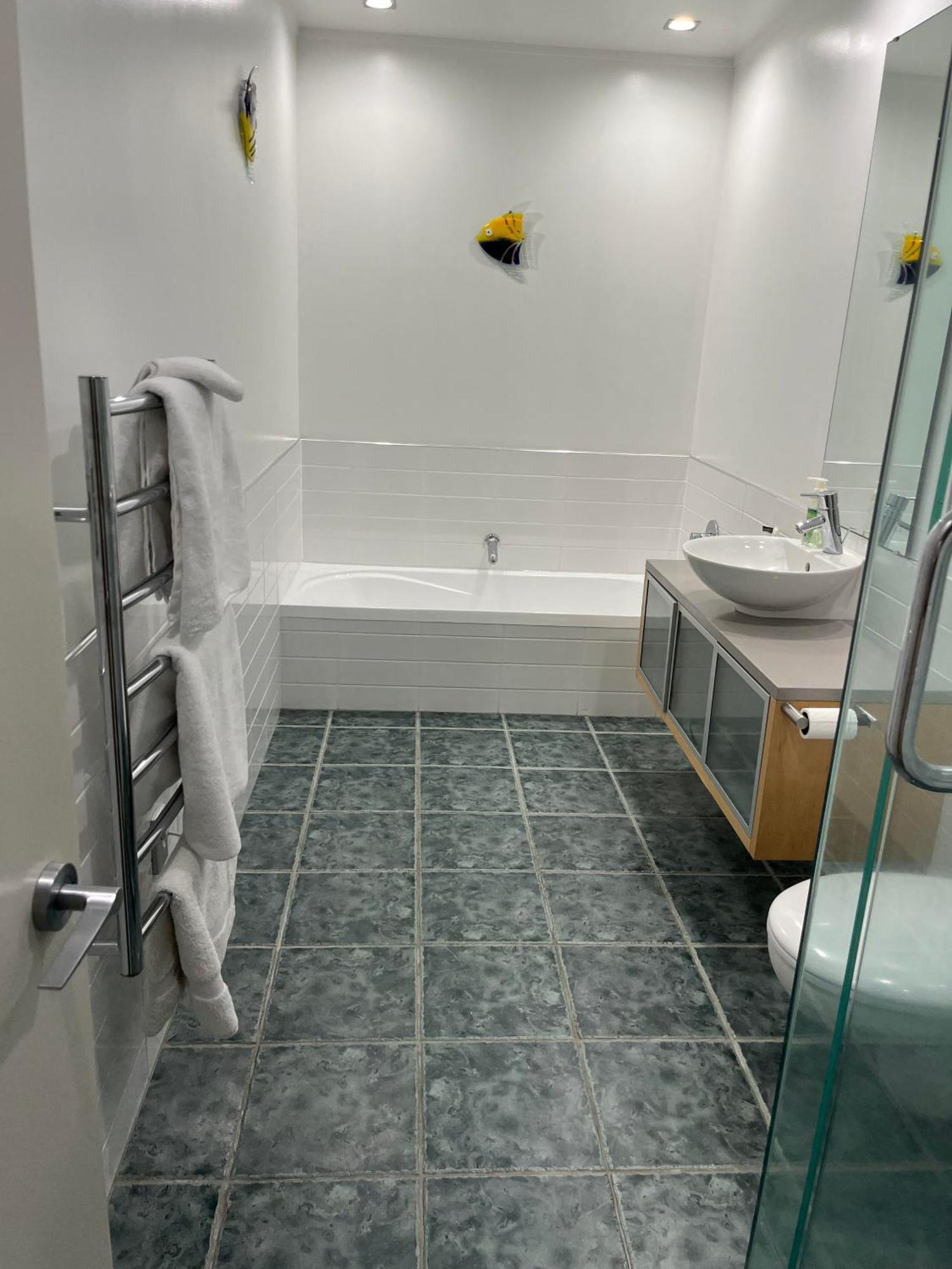 Waimahana Apartments Taupo Bagian luar foto