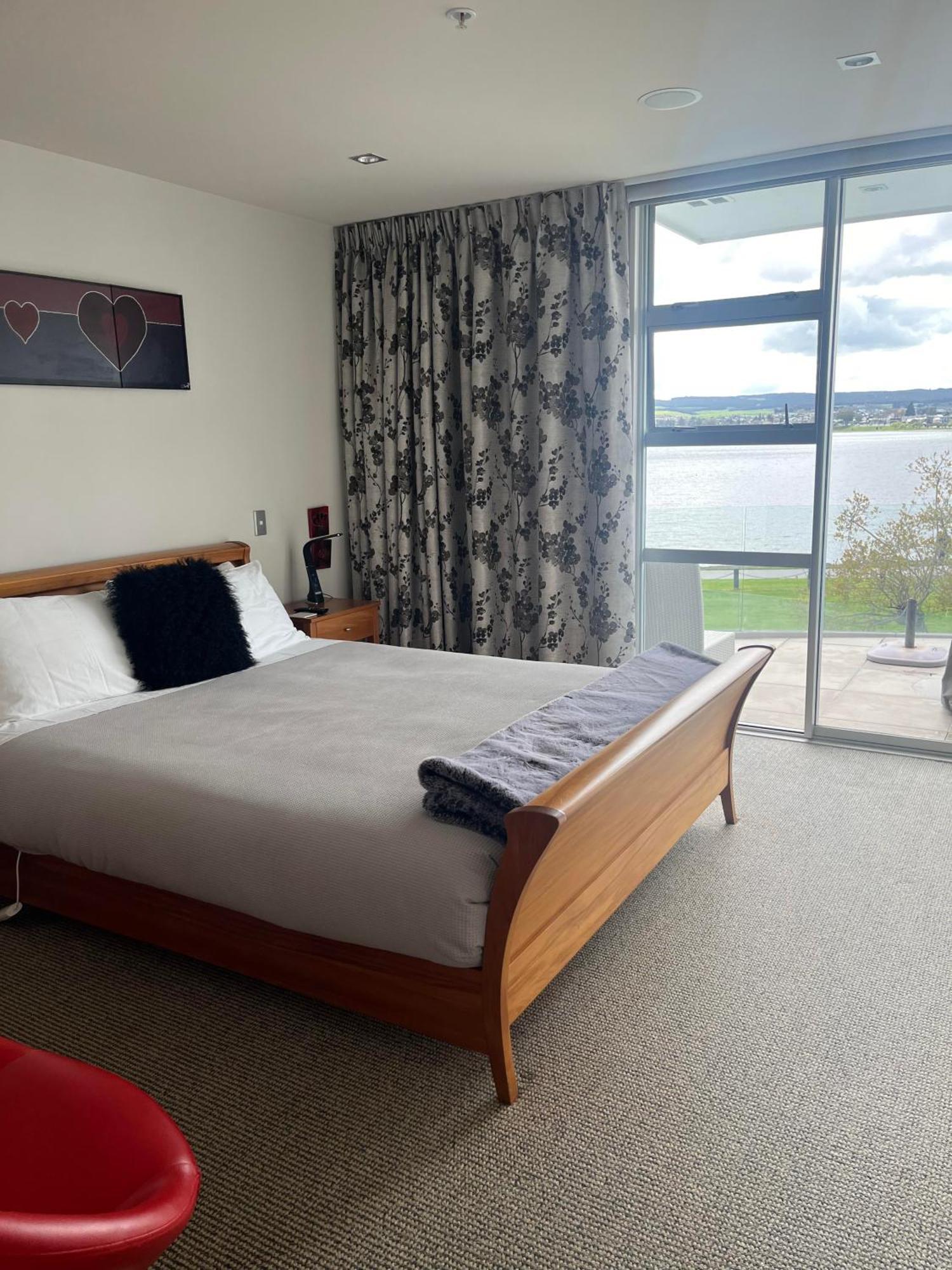 Waimahana Apartments Taupo Bagian luar foto