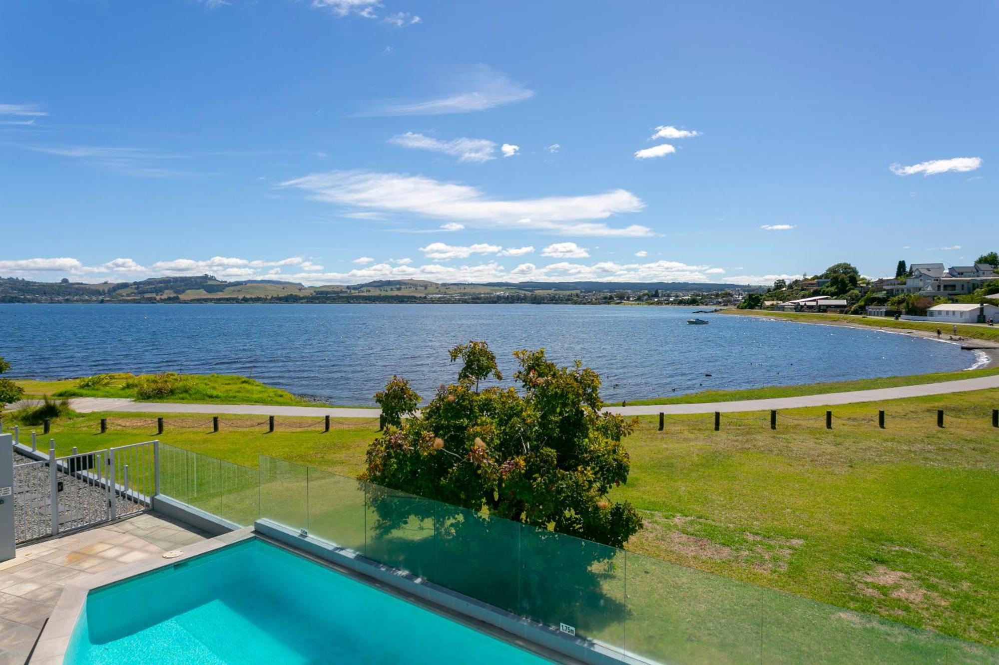 Waimahana Apartments Taupo Bagian luar foto