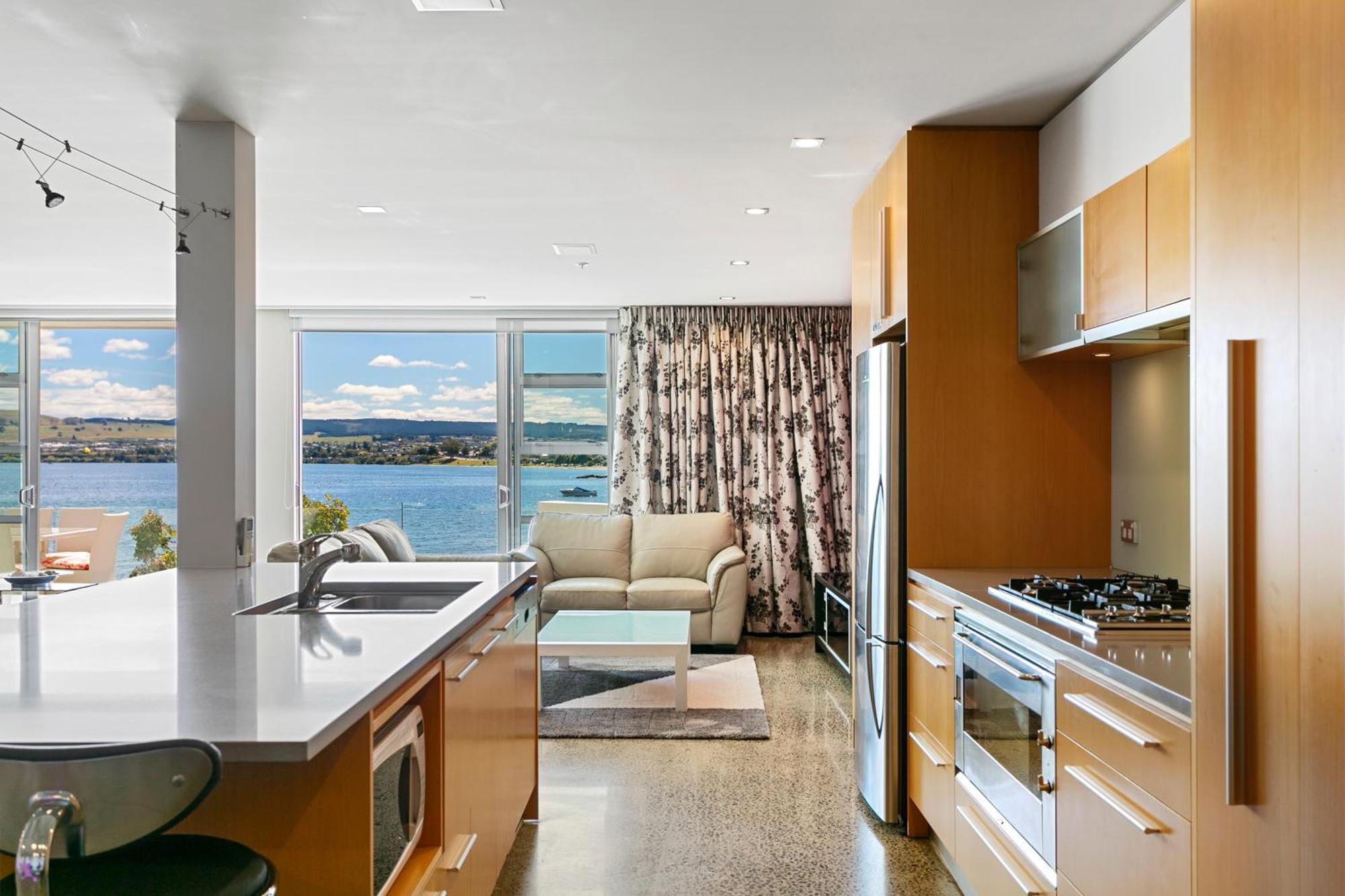 Waimahana Apartments Taupo Bagian luar foto