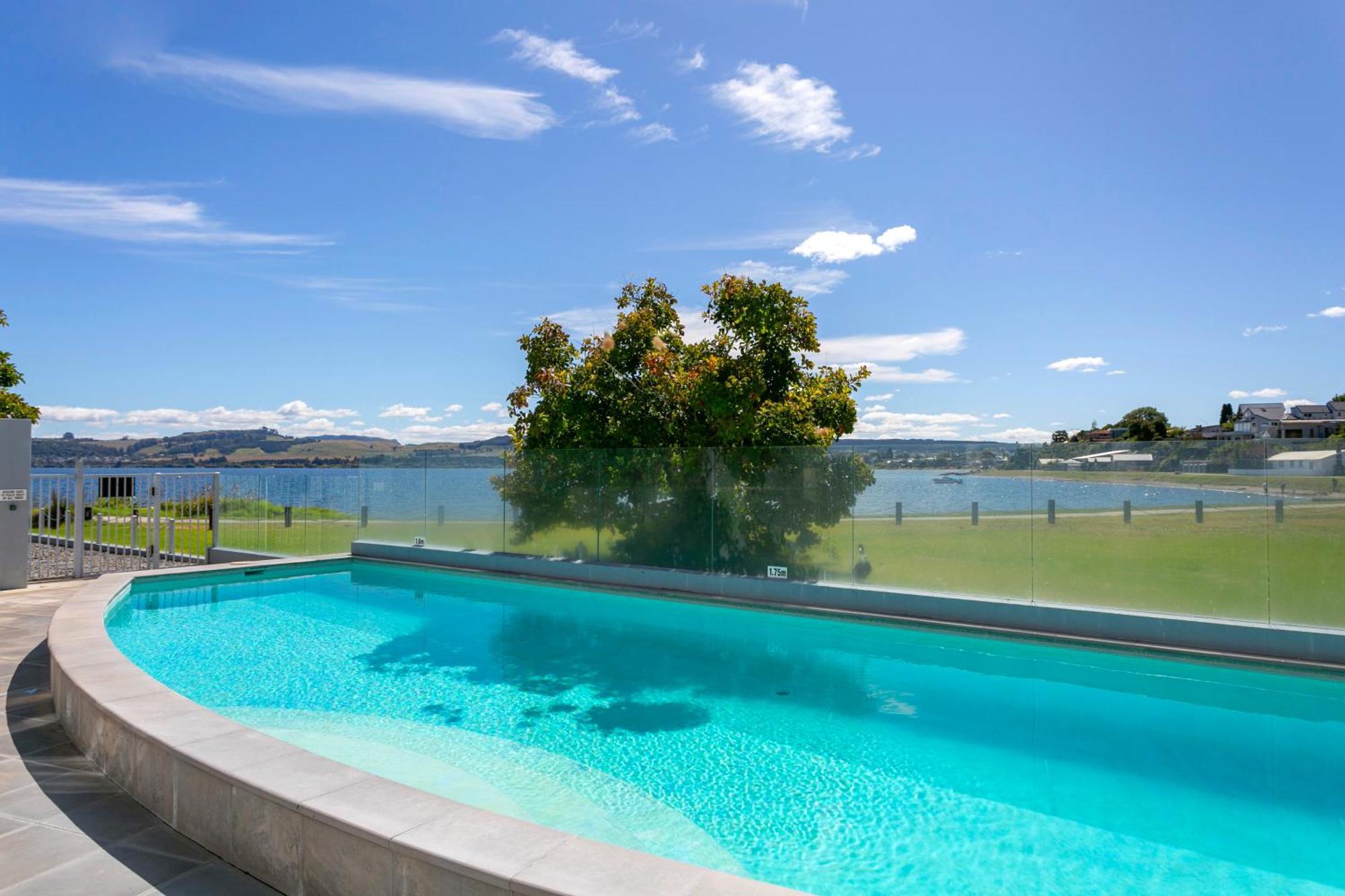 Waimahana Apartments Taupo Bagian luar foto